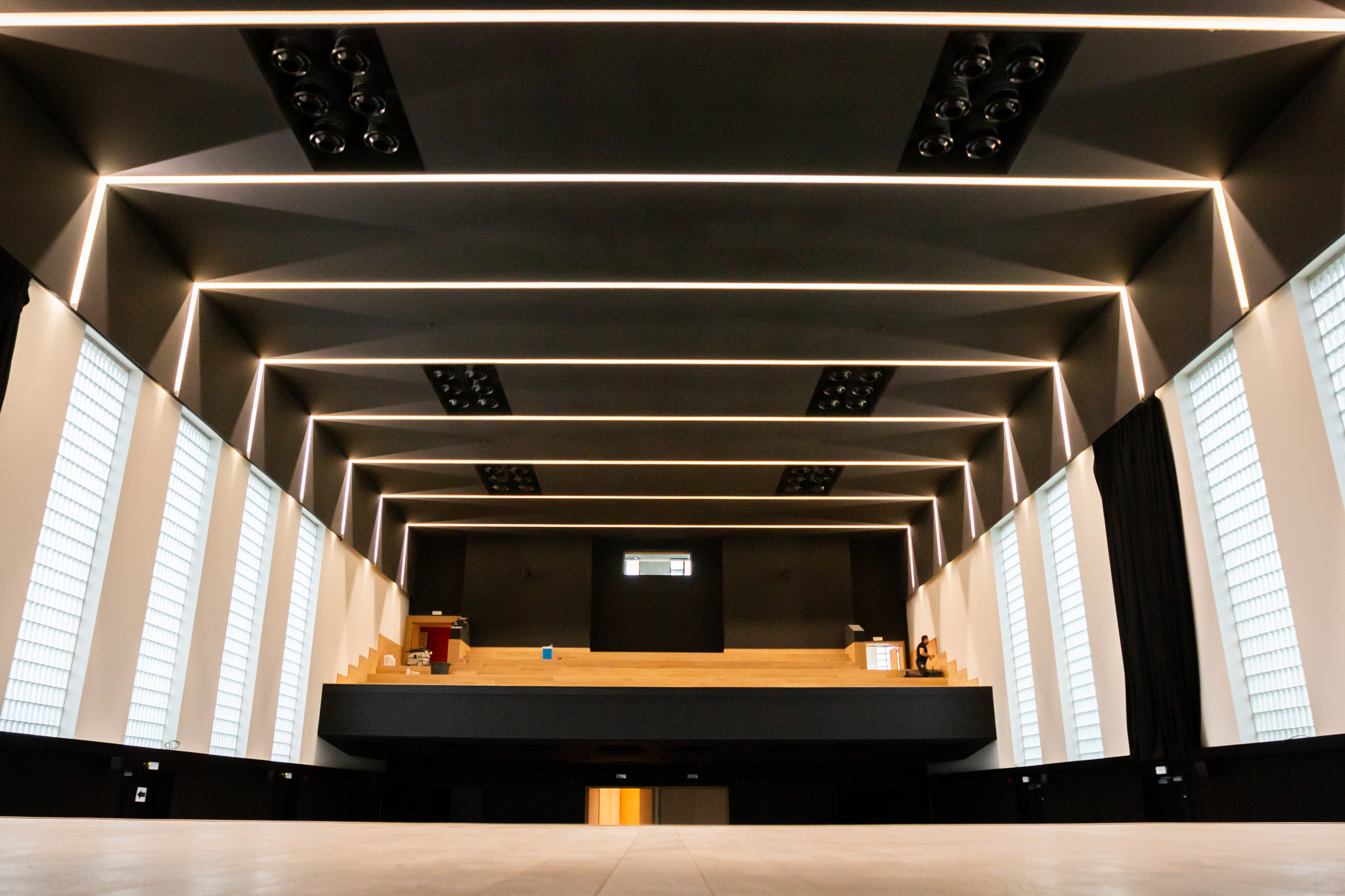 installations électriques pour la salle de l'OM Seraing